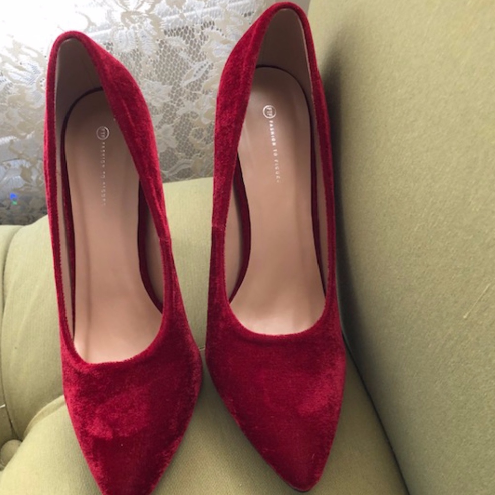 Velvet Heels in Wine-Red - Picture 4 of 8